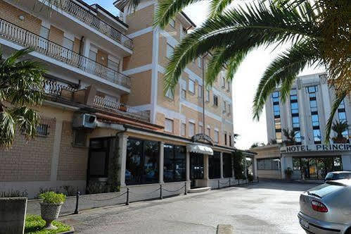 Hotel L'Aquila โปเมเซีย ภายนอก รูปภาพ
